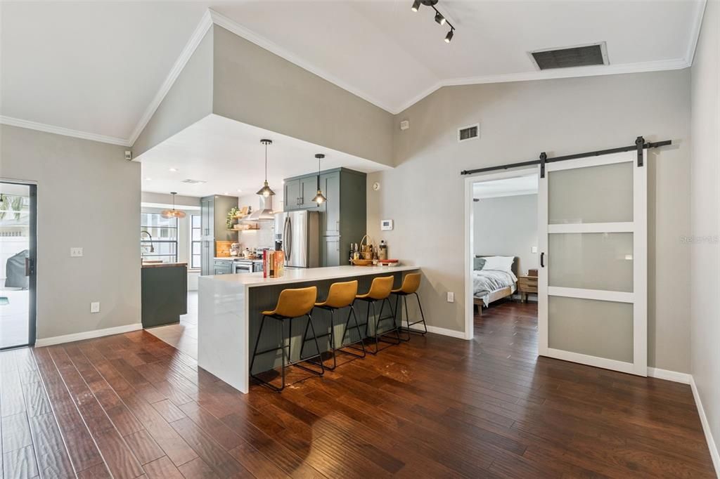 Activo con contrato: $449,000 (3 camas, 2 baños, 1684 Pies cuadrados)