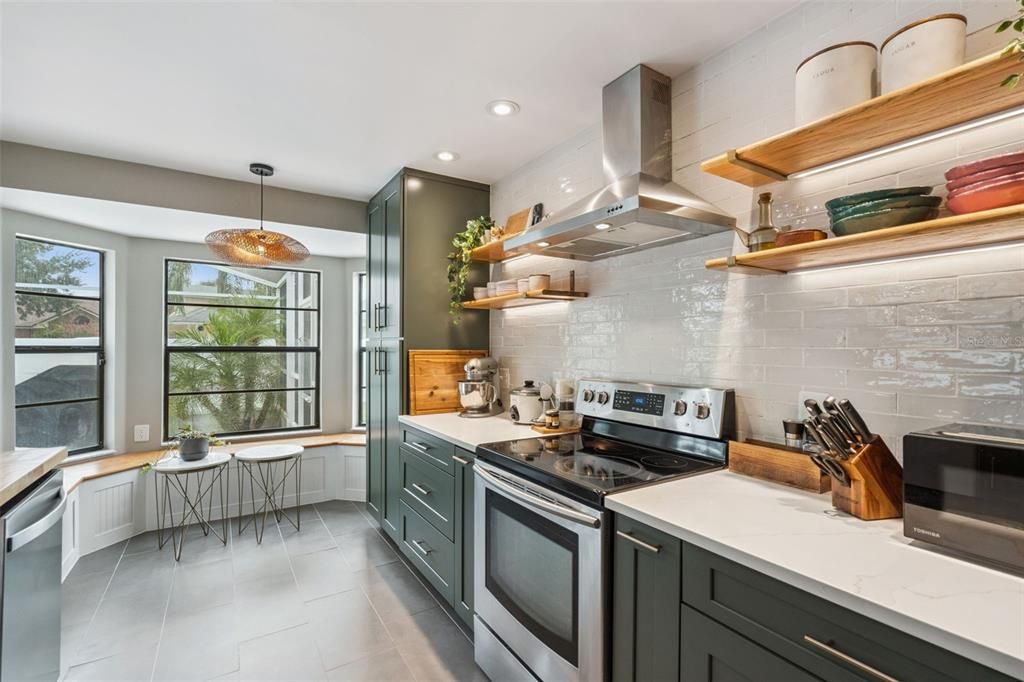 Activo con contrato: $449,000 (3 camas, 2 baños, 1684 Pies cuadrados)