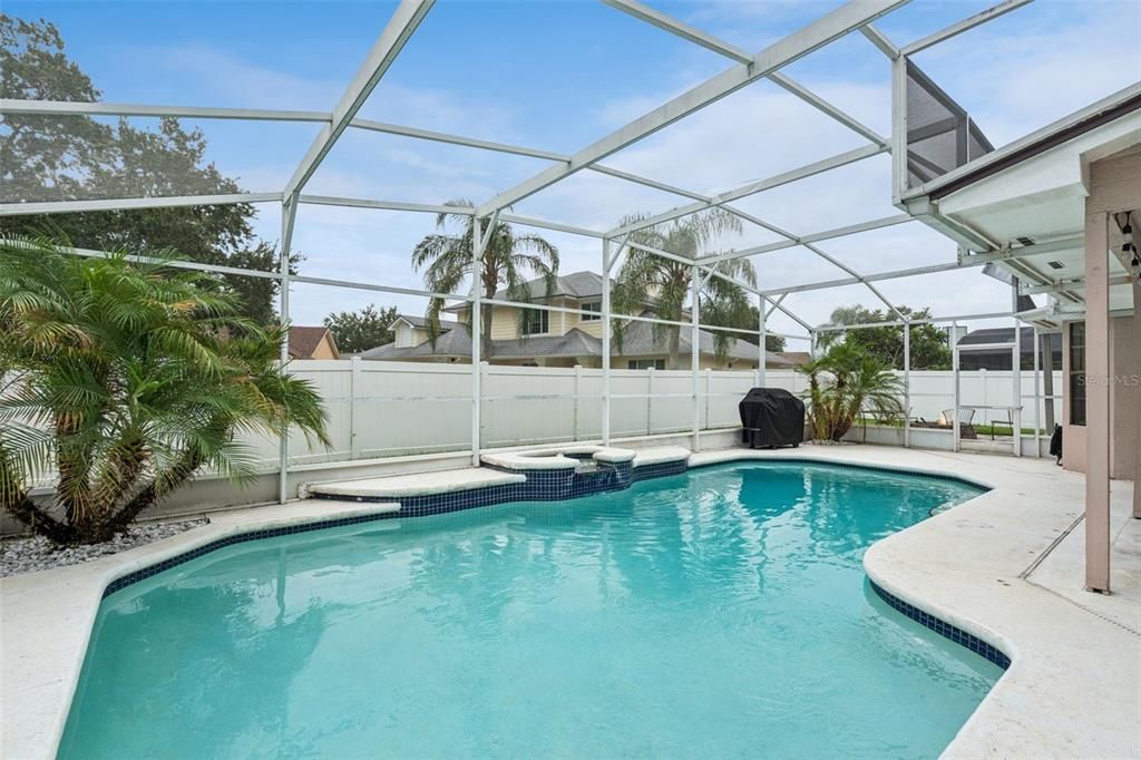 Activo con contrato: $449,000 (3 camas, 2 baños, 1684 Pies cuadrados)
