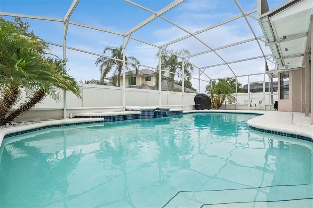 Activo con contrato: $449,000 (3 camas, 2 baños, 1684 Pies cuadrados)