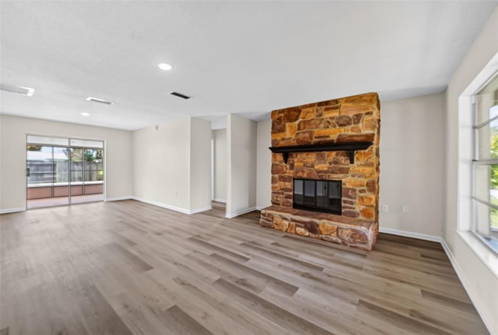 For Sale: $299,900 (3 beds, 2 baths, 1176 Square Feet)