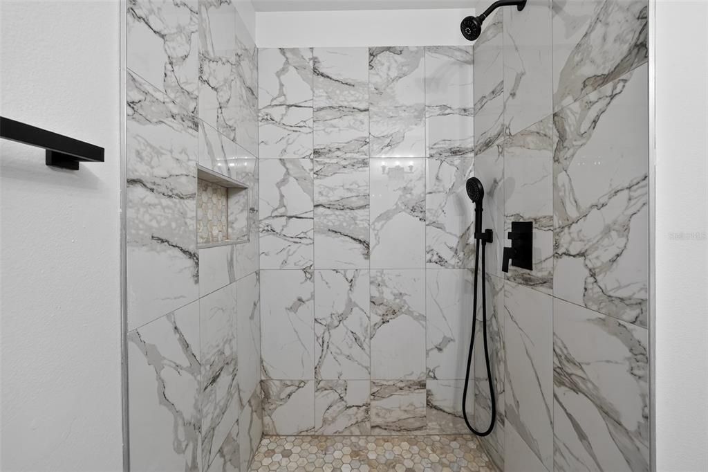 For Sale: $299,900 (3 beds, 2 baths, 1176 Square Feet)
