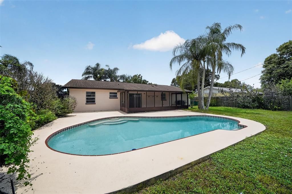For Sale: $299,900 (3 beds, 2 baths, 1176 Square Feet)