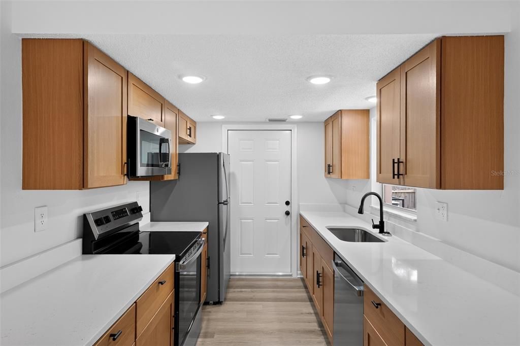 For Sale: $299,900 (3 beds, 2 baths, 1176 Square Feet)
