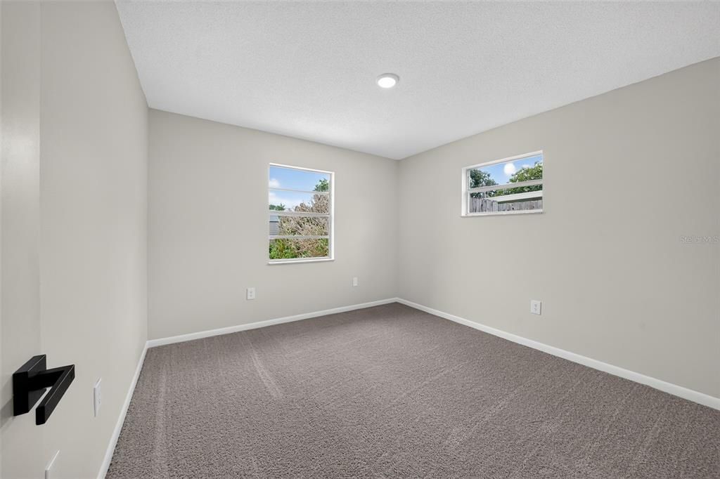 For Sale: $299,900 (3 beds, 2 baths, 1176 Square Feet)