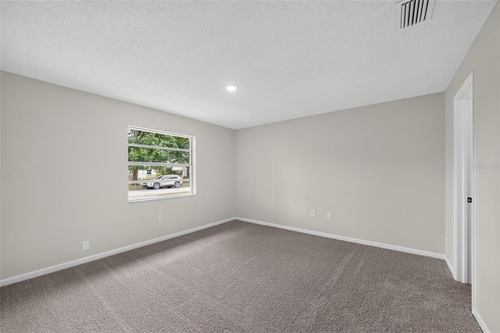 For Sale: $299,900 (3 beds, 2 baths, 1176 Square Feet)