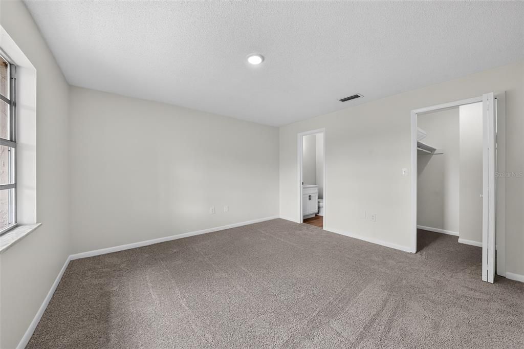 For Sale: $299,900 (3 beds, 2 baths, 1176 Square Feet)