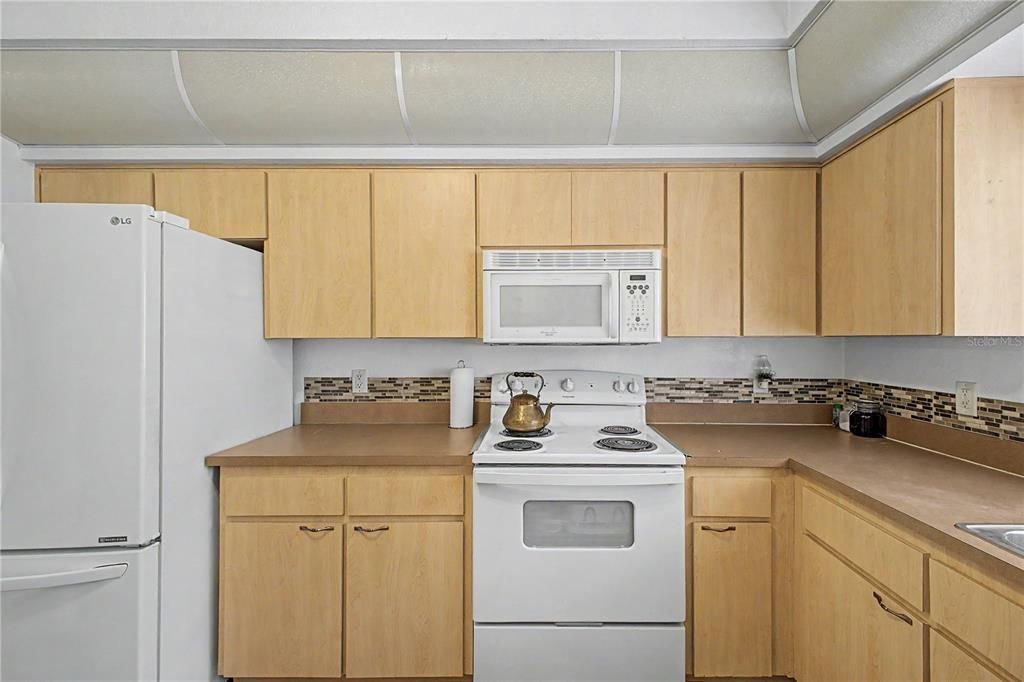 На продажу: $425,000 (2 спален, 2 ванн, 1064 Квадратных фут)