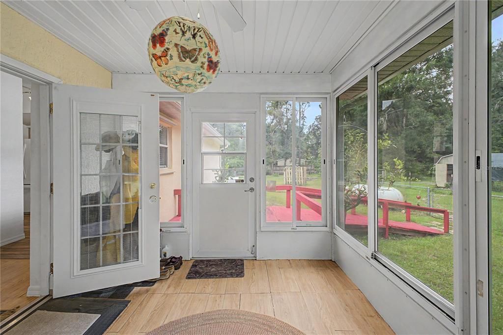 На продажу: $425,000 (2 спален, 2 ванн, 1064 Квадратных фут)
