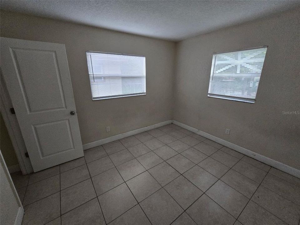 For Sale: $226,000 (3 beds, 1 baths, 984 Square Feet)