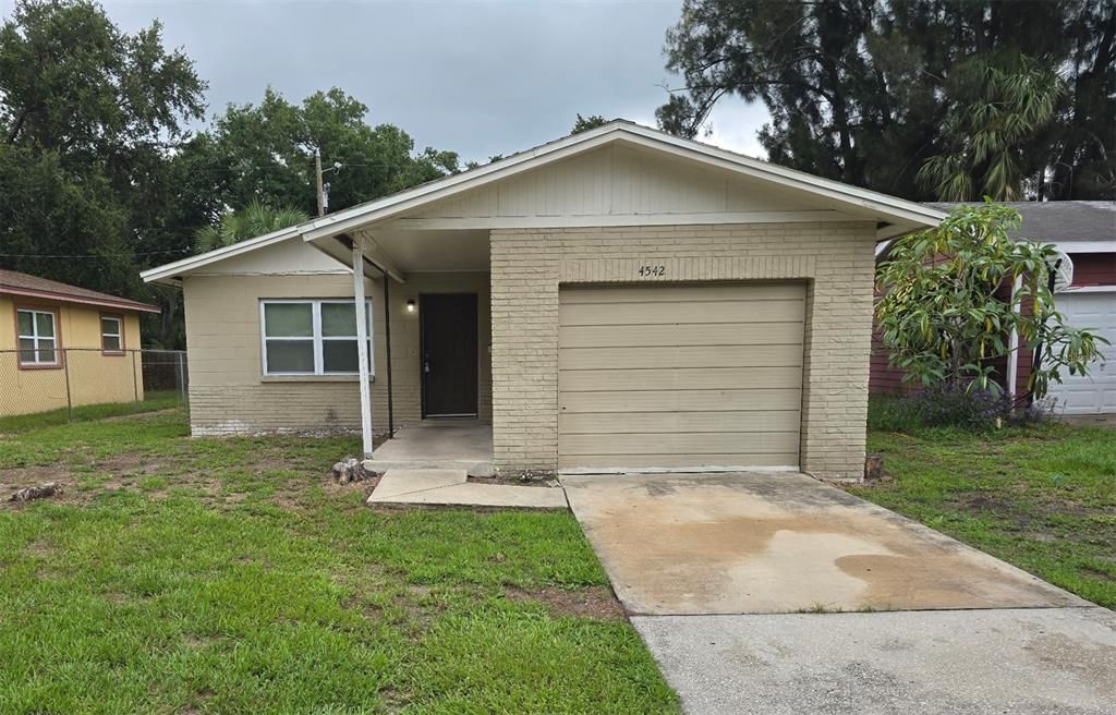 For Sale: $226,000 (3 beds, 1 baths, 984 Square Feet)