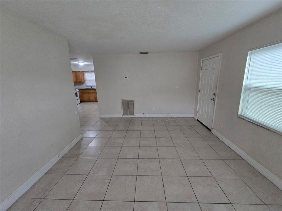 For Sale: $226,000 (3 beds, 1 baths, 984 Square Feet)