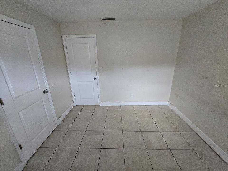 For Sale: $226,000 (3 beds, 1 baths, 984 Square Feet)