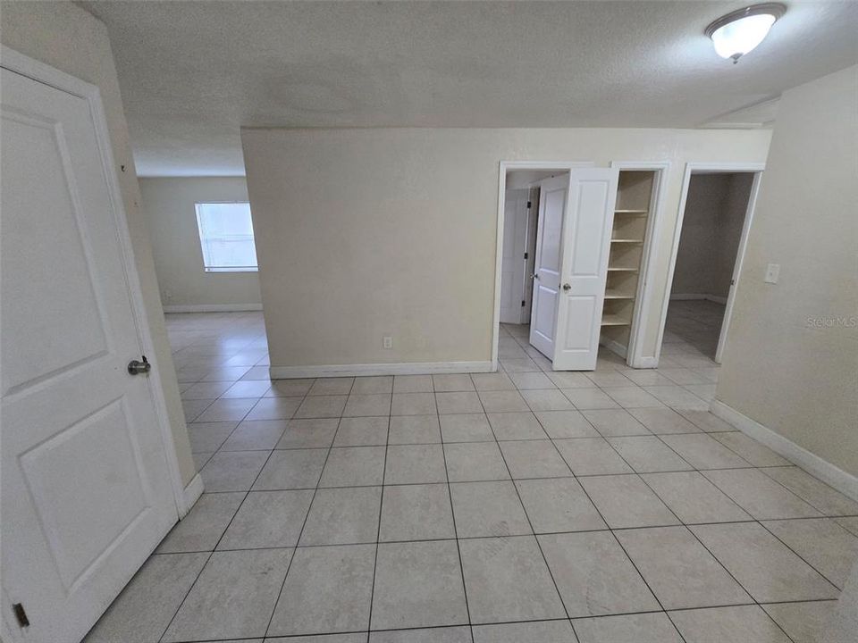 For Sale: $226,000 (3 beds, 1 baths, 984 Square Feet)