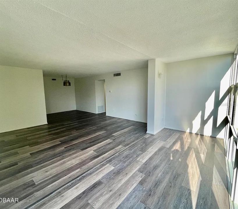 For Rent: $1,700 (2 beds, 2 baths, 1038 Square Feet)