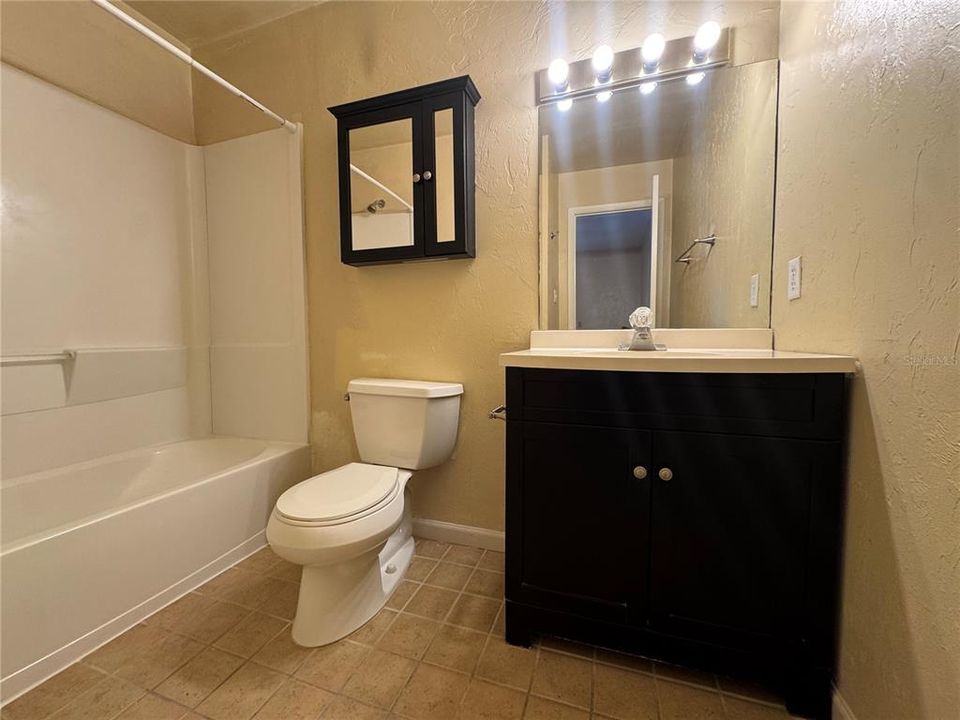 For Rent: $1,295 (2 beds, 2 baths, 874 Square Feet)