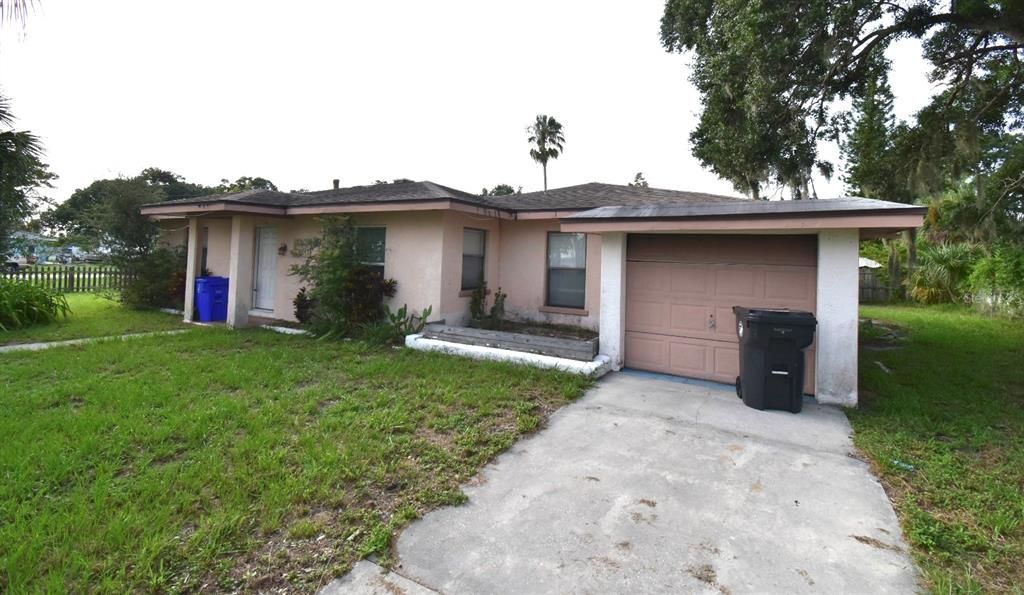 For Sale: $299,900 (3 beds, 2 baths, 1374 Square Feet)