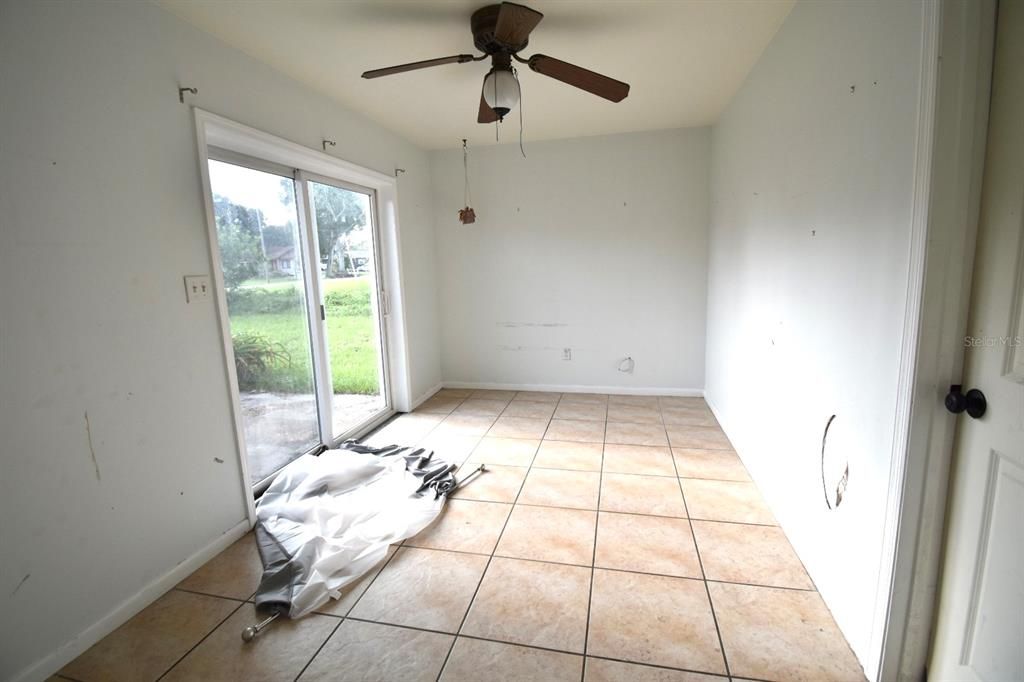 For Sale: $299,900 (3 beds, 2 baths, 1374 Square Feet)