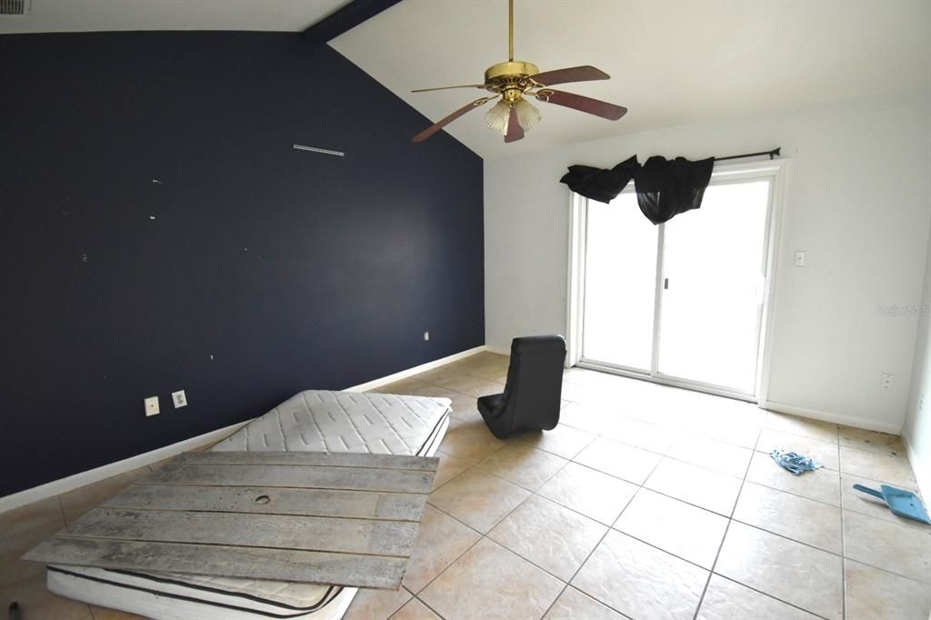 For Sale: $299,900 (3 beds, 2 baths, 1374 Square Feet)