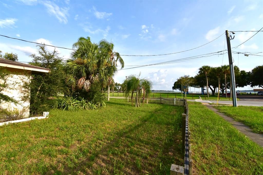 For Sale: $299,900 (3 beds, 2 baths, 1374 Square Feet)