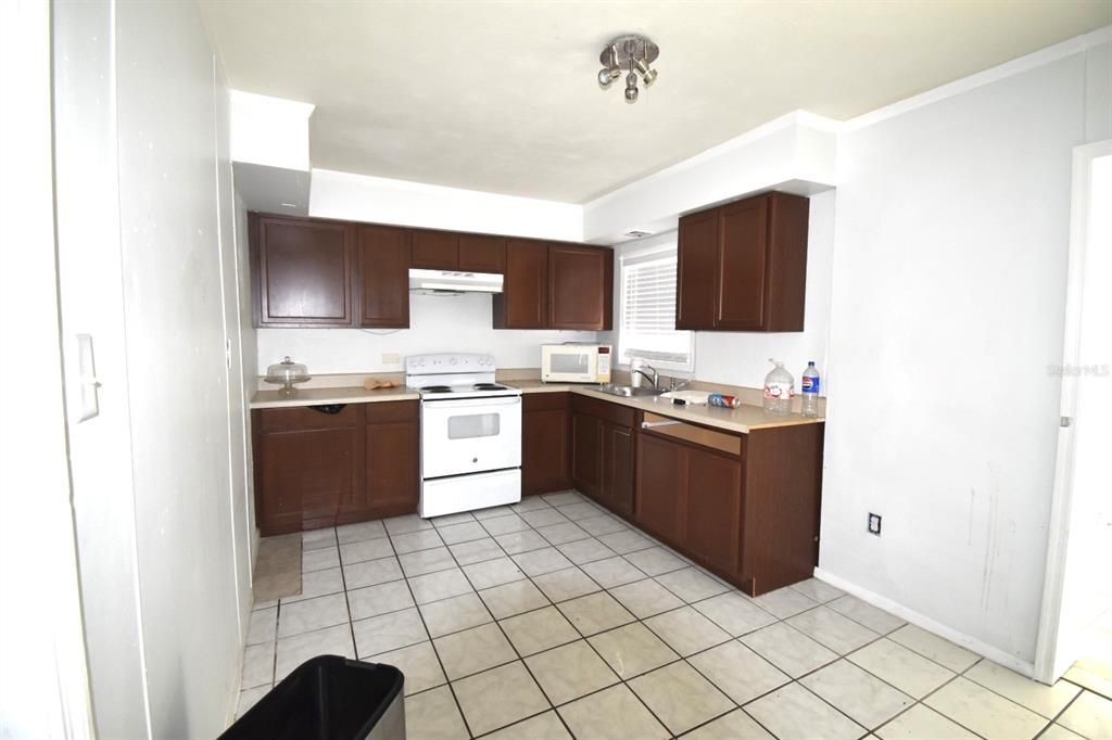 For Sale: $299,900 (3 beds, 2 baths, 1374 Square Feet)