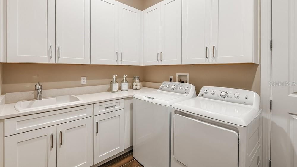 For Sale: $549,274 (3 beds, 3 baths, 2275 Square Feet)