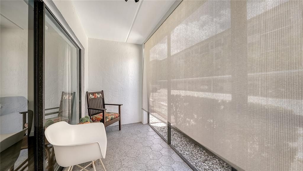 На продажу: $299,000 (2 спален, 2 ванн, 784 Квадратных фут)