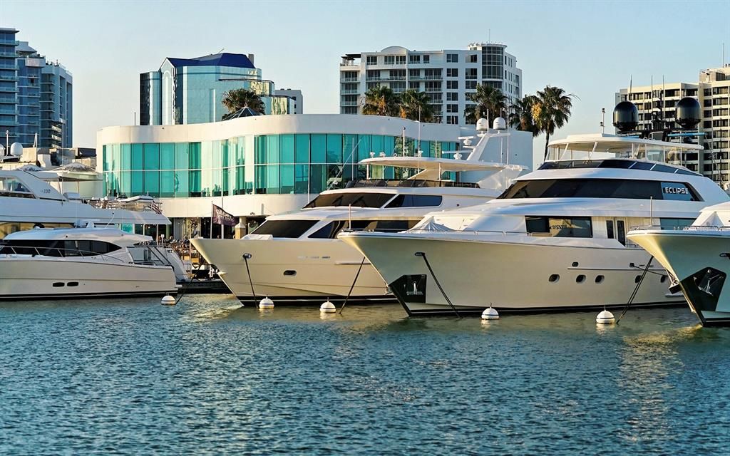 На продажу: $299,000 (2 спален, 2 ванн, 784 Квадратных фут)