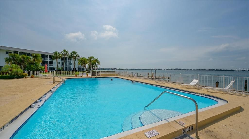 For Rent: $2,500 (2 beds, 1 baths, 820 Square Feet)