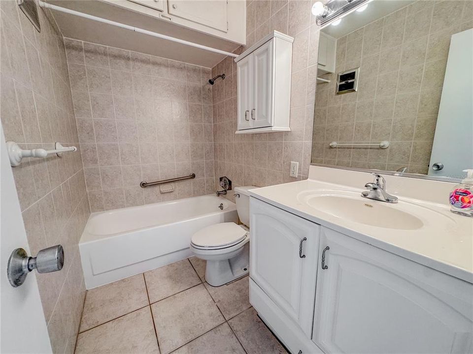 For Rent: $2,500 (2 beds, 1 baths, 820 Square Feet)