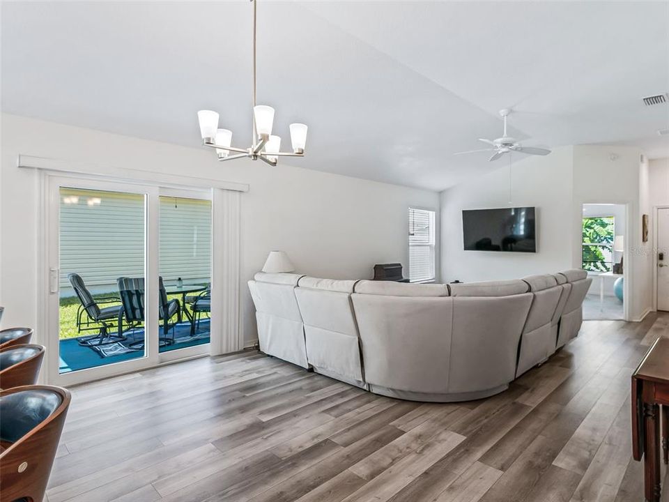 En Venta: $379,900 (3 camas, 2 baños, 1472 Pies cuadrados)