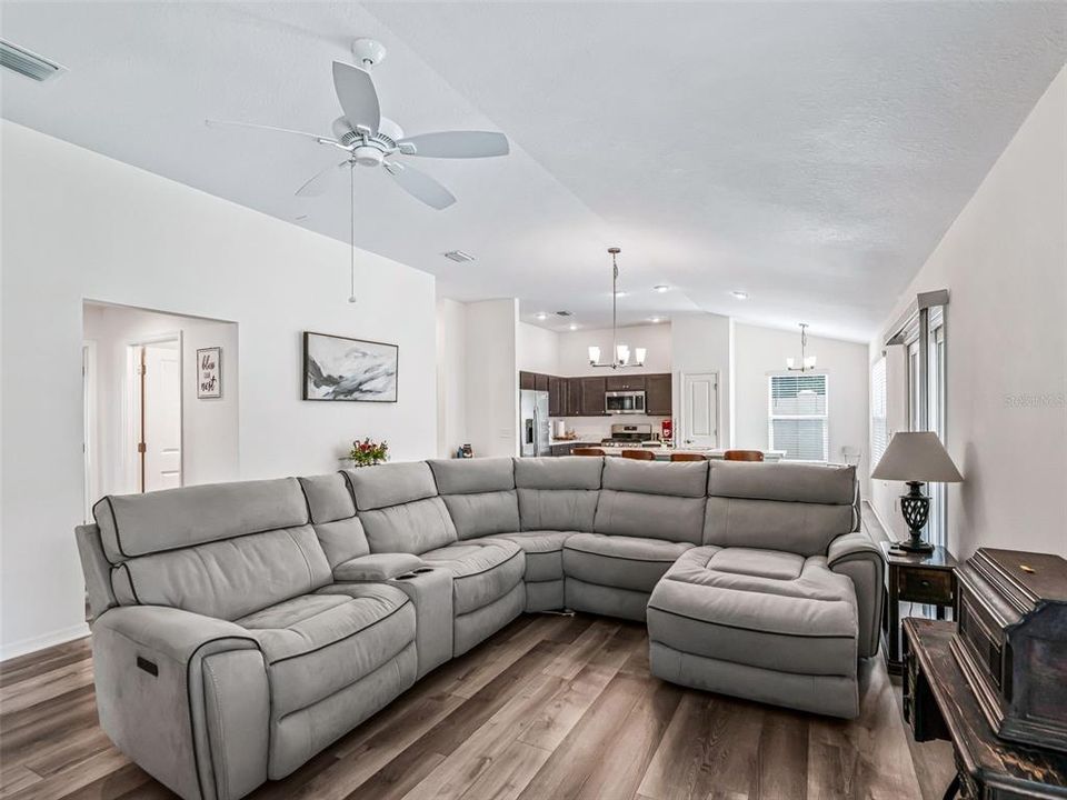 En Venta: $379,900 (3 camas, 2 baños, 1472 Pies cuadrados)