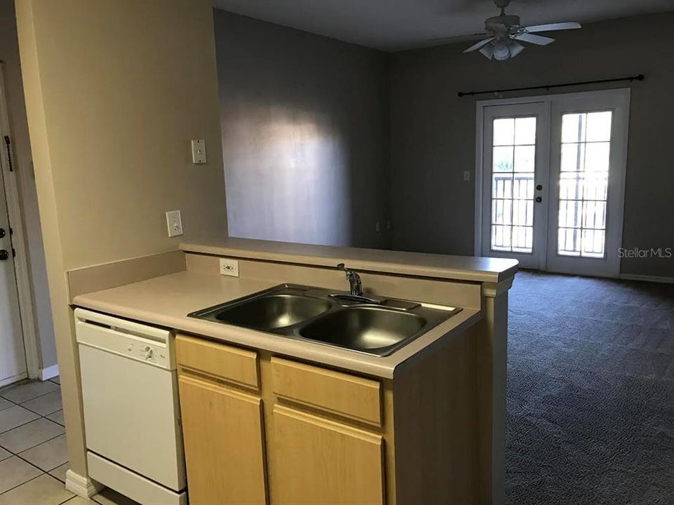 В аренду: $1,350 (1 спален, 1 ванн, 632 Квадратных фут)