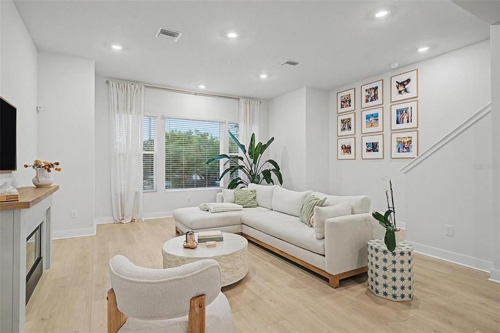 En Venta: $499,000 (3 camas, 3 baños, 2036 Pies cuadrados)