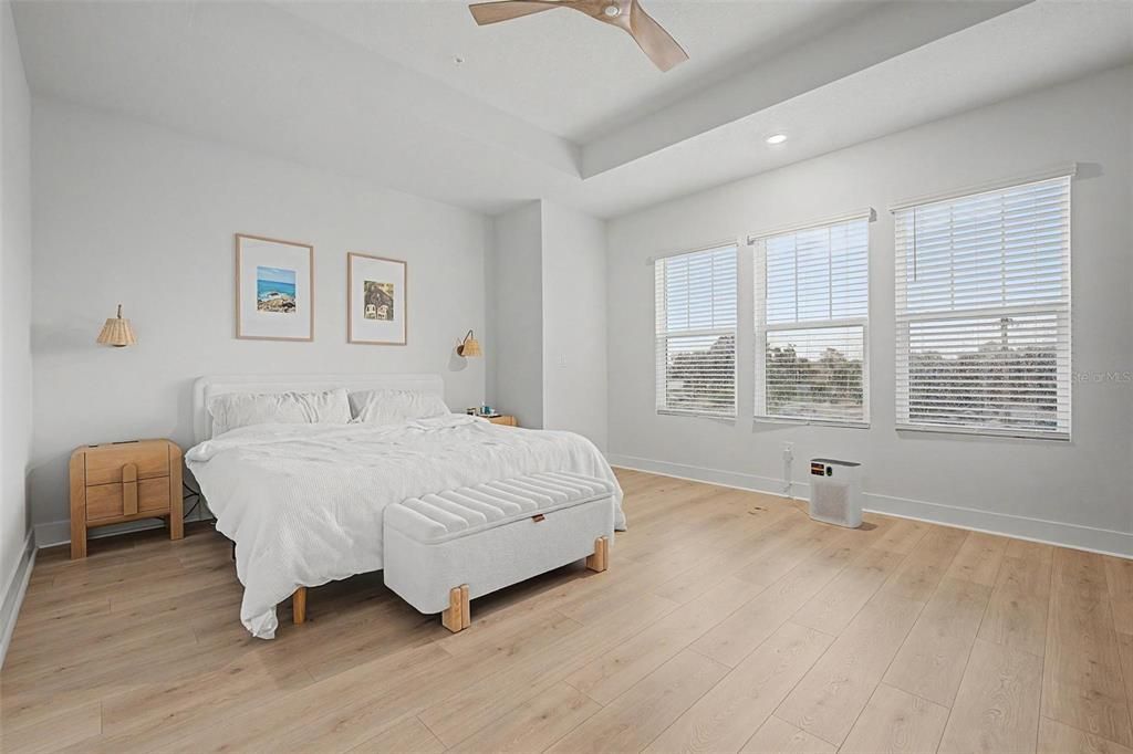 En Venta: $499,000 (3 camas, 3 baños, 2036 Pies cuadrados)