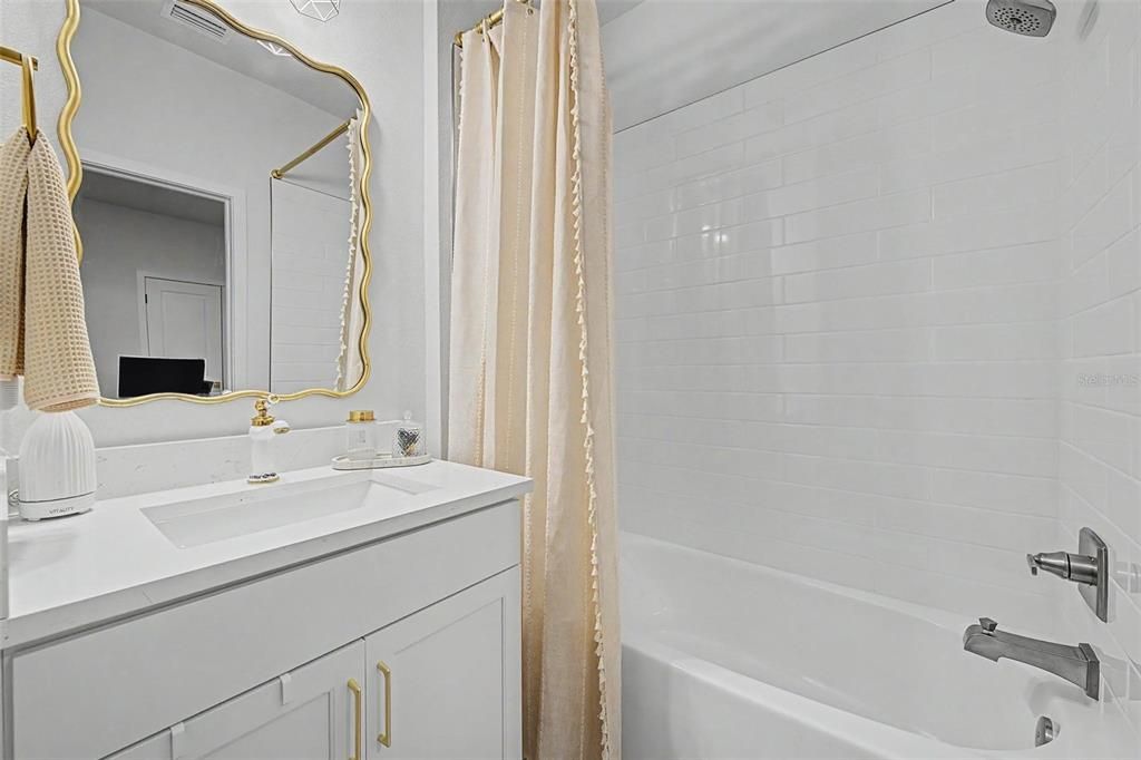 En Venta: $499,000 (3 camas, 3 baños, 2036 Pies cuadrados)
