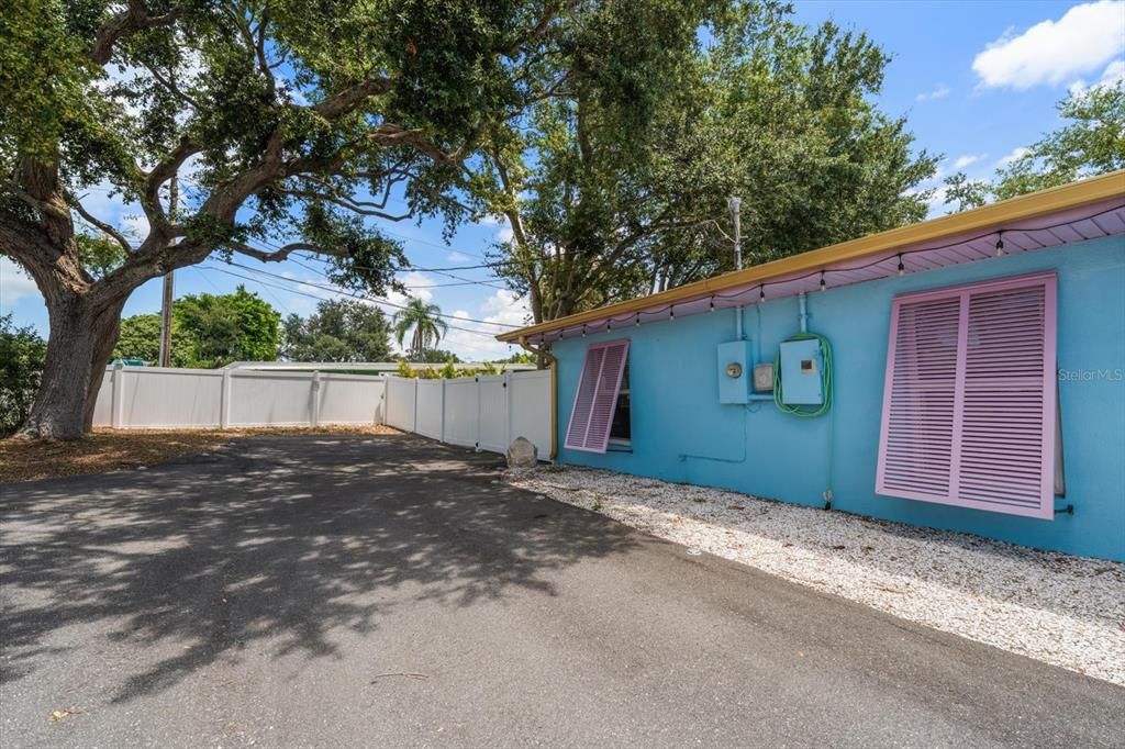 For Sale: $599,000 (3 beds, 2 baths, 1640 Square Feet)