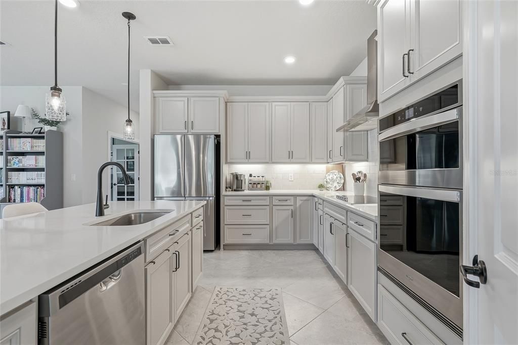 For Sale: $469,900 (3 beds, 2 baths, 2184 Square Feet)