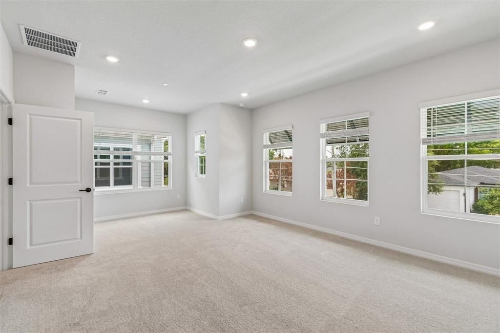 For Rent: $3,800 (3 beds, 2 baths, 1932 Square Feet)