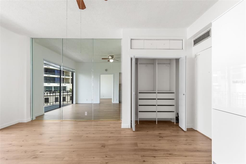 Active With Contract: $2,250 (1 beds, 1 baths, 494 Square Feet)