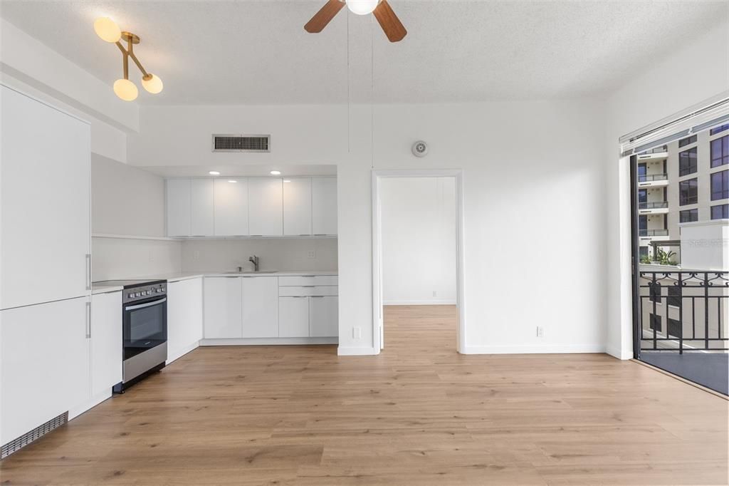Active With Contract: $2,250 (1 beds, 1 baths, 494 Square Feet)