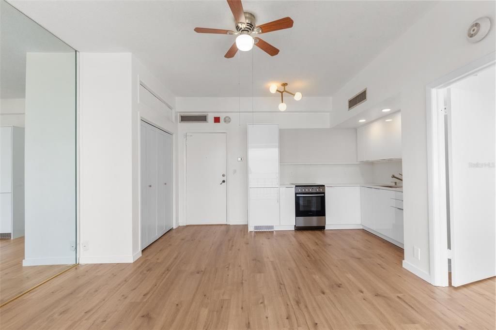 Active With Contract: $2,250 (1 beds, 1 baths, 494 Square Feet)