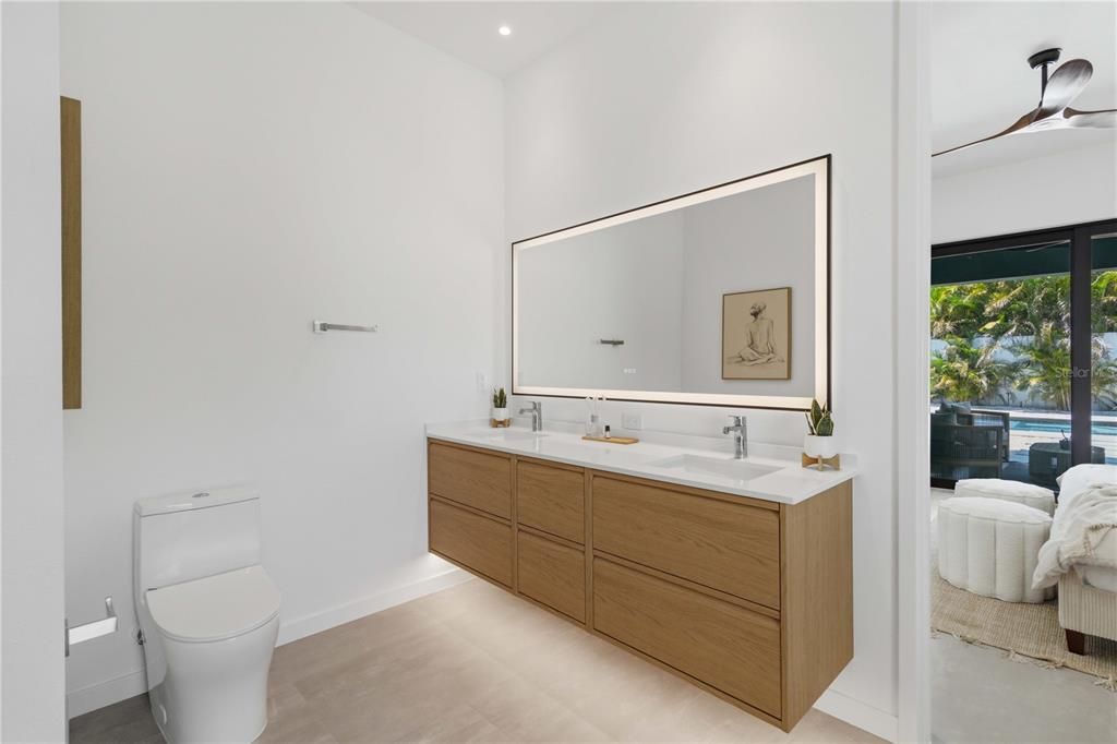 For Sale: $1,175,000 (3 beds, 2 baths, 1949 Square Feet)