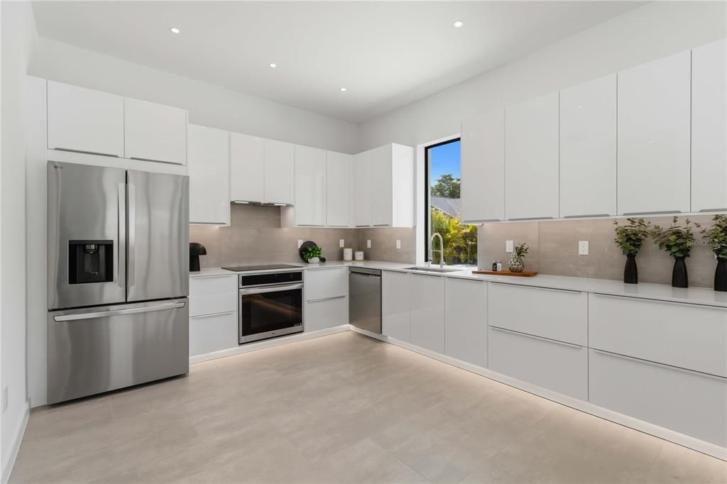 For Sale: $1,175,000 (3 beds, 2 baths, 1949 Square Feet)