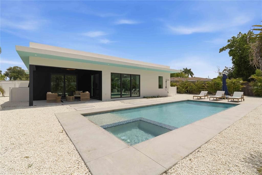 For Sale: $1,175,000 (3 beds, 2 baths, 1949 Square Feet)