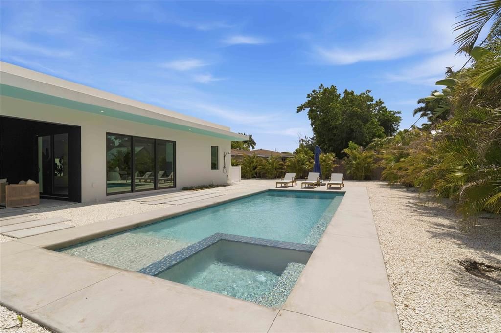For Sale: $1,175,000 (3 beds, 2 baths, 1949 Square Feet)