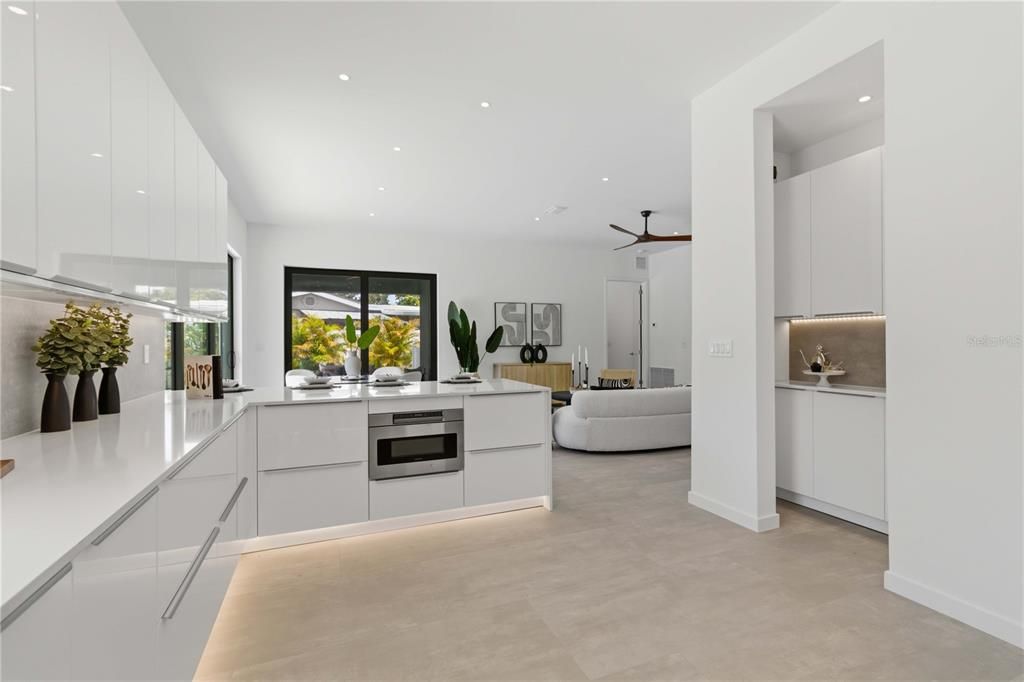 For Sale: $1,175,000 (3 beds, 2 baths, 1949 Square Feet)