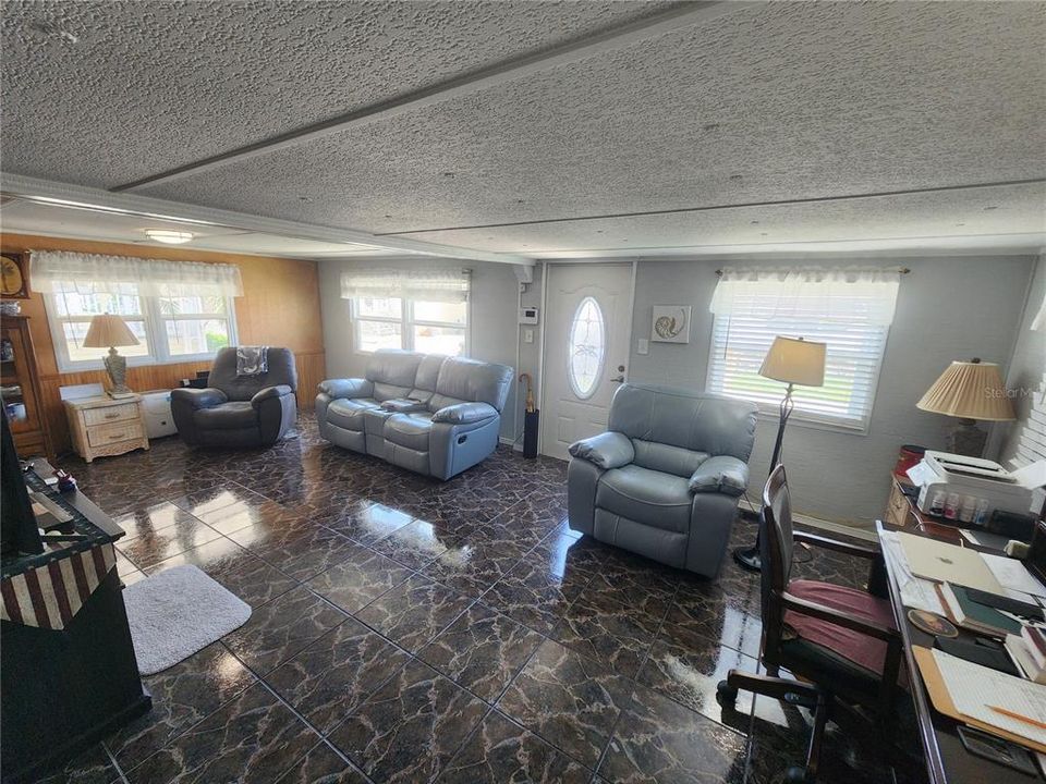For Sale: $125,000 (2 beds, 2 baths, 1008 Square Feet)