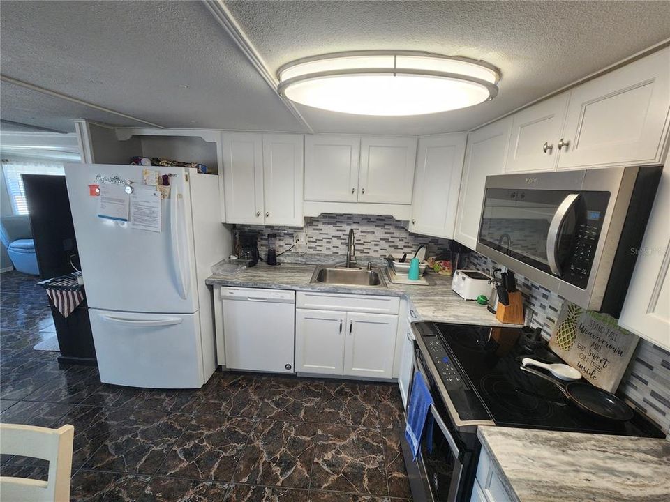 For Sale: $125,000 (2 beds, 2 baths, 1008 Square Feet)