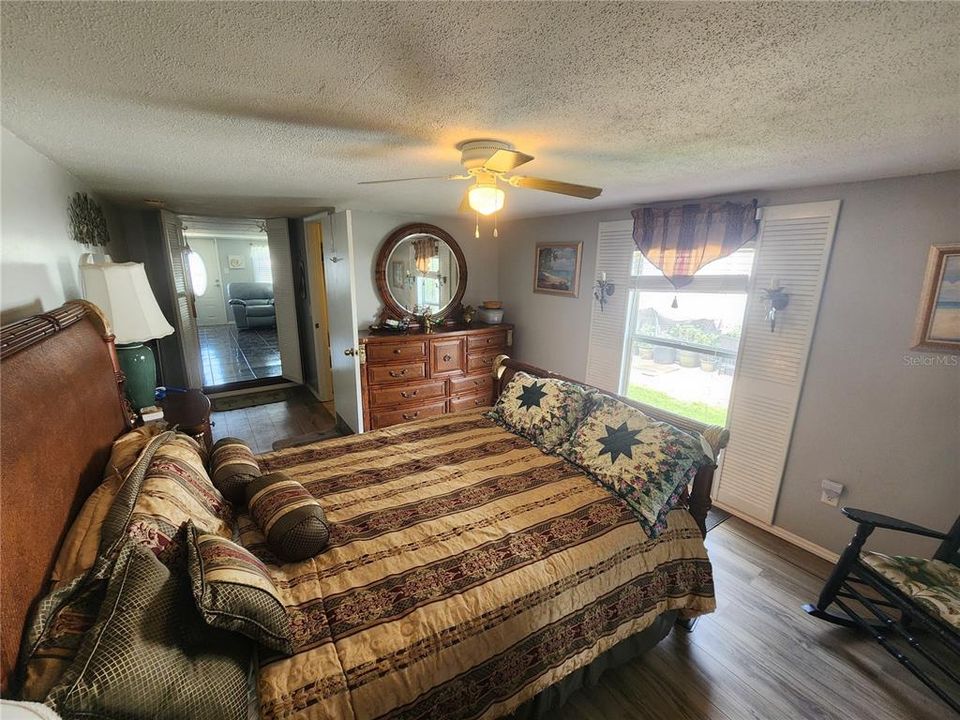 For Sale: $125,000 (2 beds, 2 baths, 1008 Square Feet)